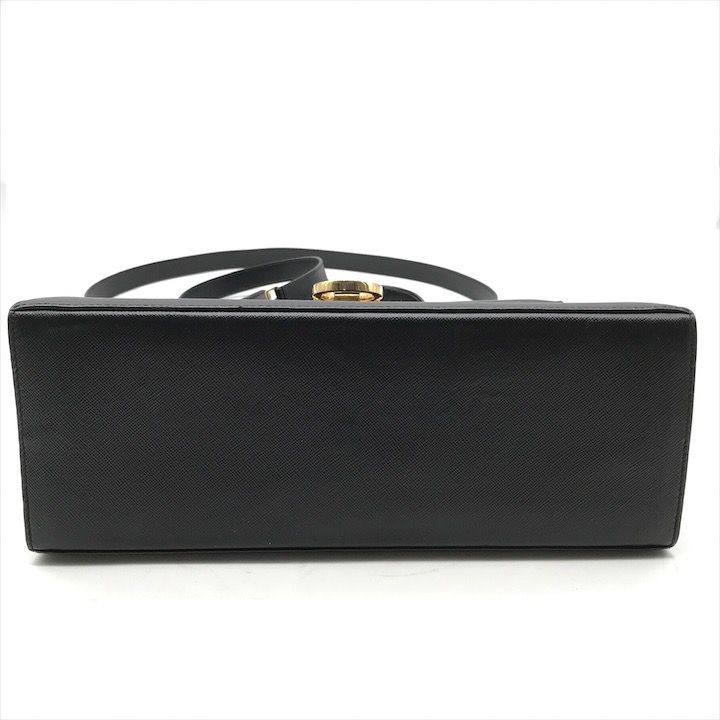 美品 Ferragamo フェラガモ ガンチーニ レザー 2WAY 斜め掛け ハンド ショルダー バッグ ブラック k3616 美品 Ferragamo フェラガモ ガンチーニ レザー 2WAY 斜め掛け ハンド