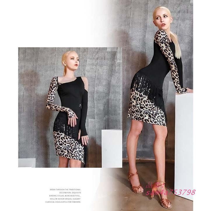 衣装 オフショルダー