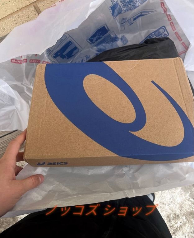 アシックス