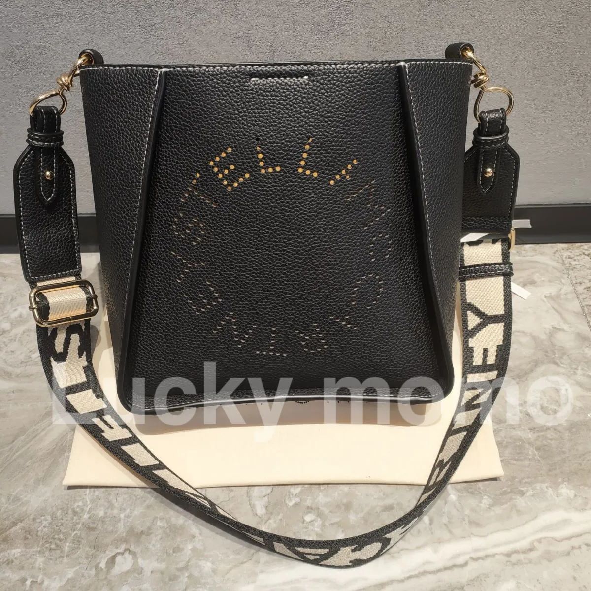 大人気 新品  Logo Stella McCartney ステラマッカートニー パーフォレーテッドロゴ パンチングロゴ  ファッション  レディース バッグ  ショルダーバッグ  ホワイト