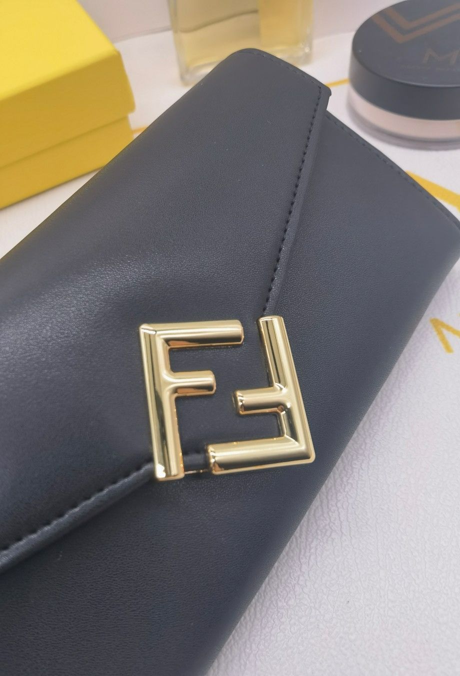 FENDI フェンディFFダイヤモンド☆レザー☆コンチネンタル☆長財布 