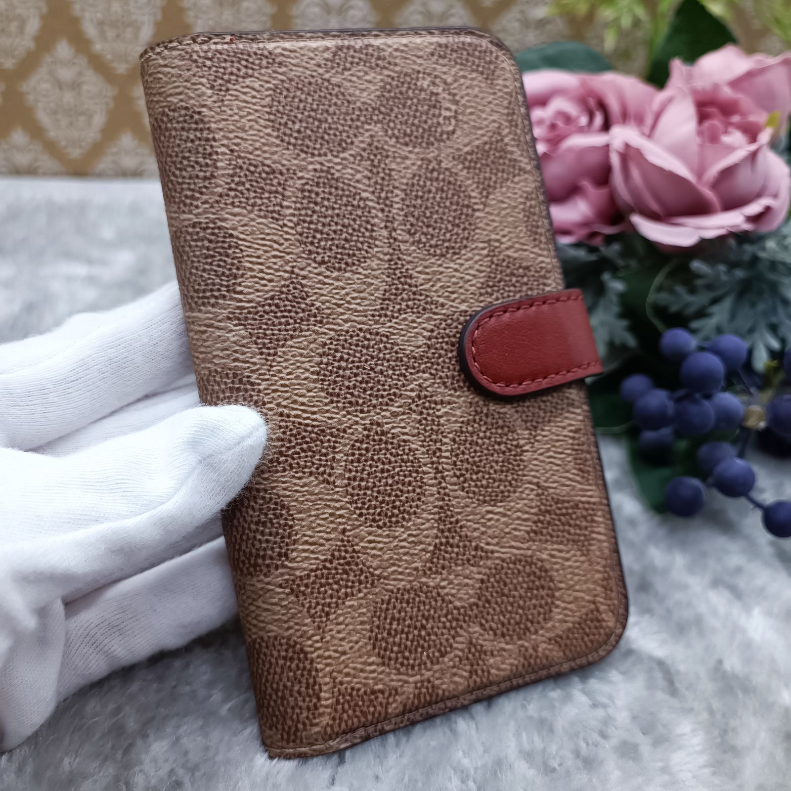 お買い得モデル 【未開封】iPhone ブラウン iPhoneSE3/SE2/8 COACH