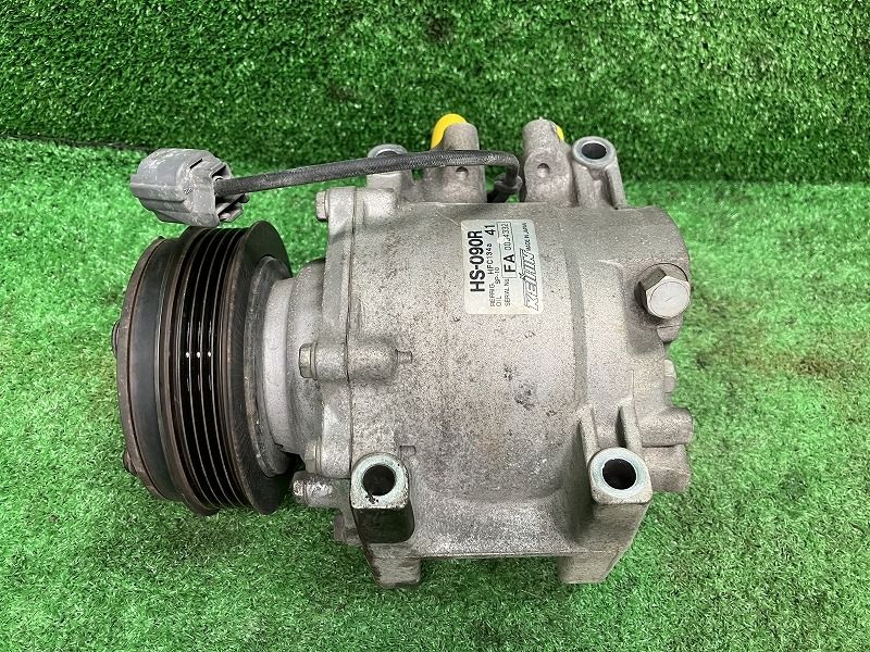 モビリオ GB2 エアコンコンプレッサー W 4WD ケイヒン HS-090R 38810-PYC-006 NH675M