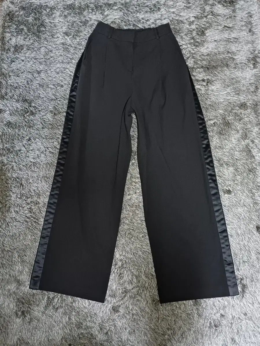 OUTFIT プレミアム レディース サテンスラックス フリーサイズ