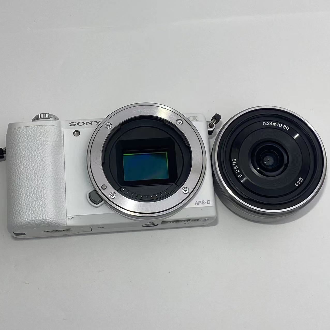 （セール）開催中 人気ブランドも続々プライス ソニーSONYa5100 ミラーレス パンケーキレンズ SEL16F28 単焦点 デジタルカメラ