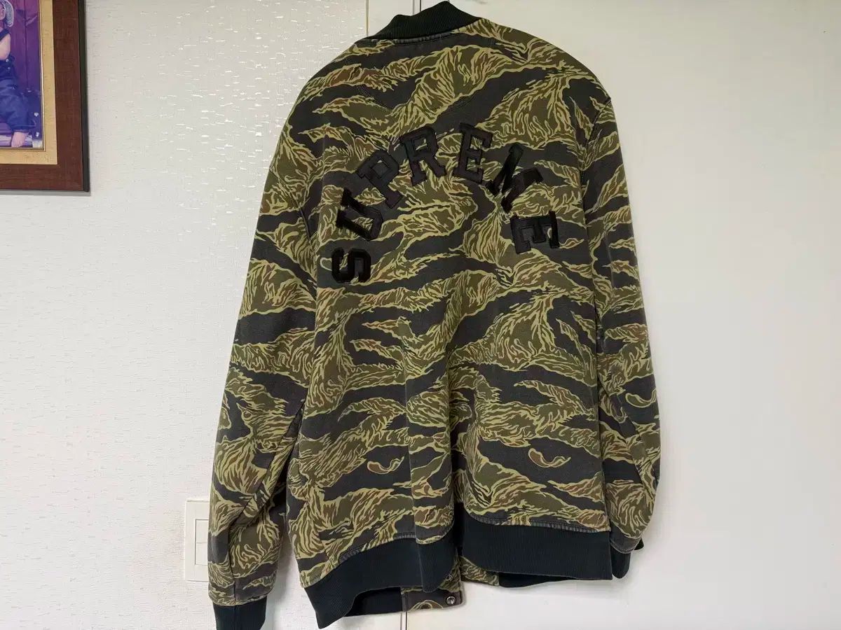 シュプリーム Champion