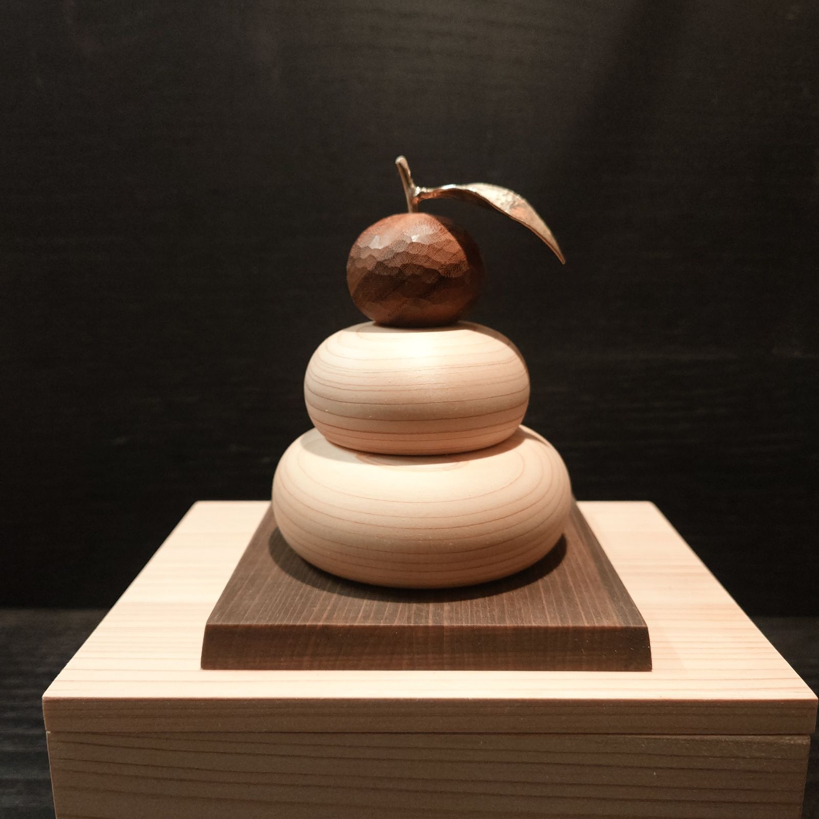 木製鏡餅小 手彫りみかん 木箱入り