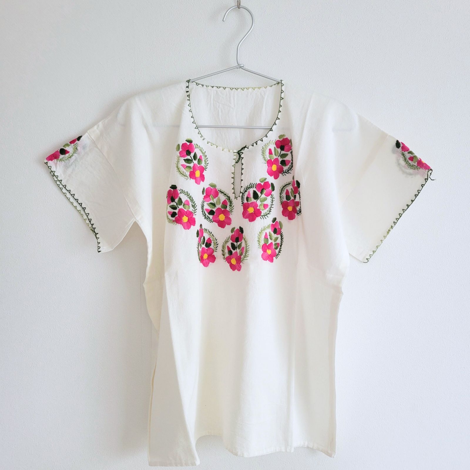 在庫1点限り・新古品】メキシコ 手刺繍 ブラウス 半袖 手縫い 花柄 