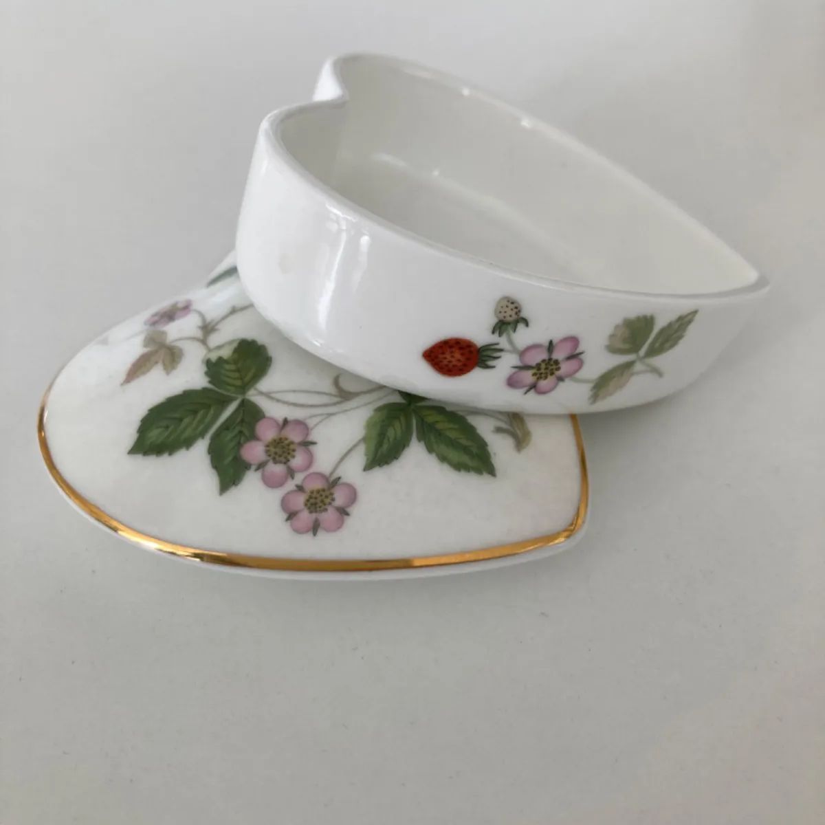 【美品】ウェッジウッド(WEDGWOOD)　ワイルドストロベリー　ハートケース　✳️小物入れ✳️WILD STRAWBERRY