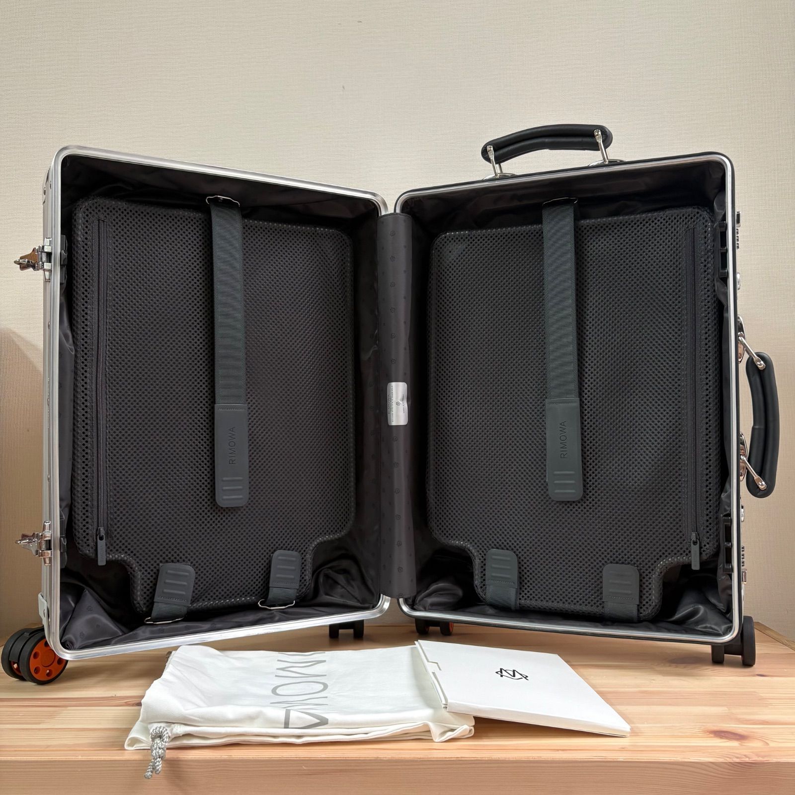 安い！かわいい！ 生涯保証 別売りカスタム RIMOWA CLASSIC CABIN S リモワ クラシックキャビン 33L キャリーケース