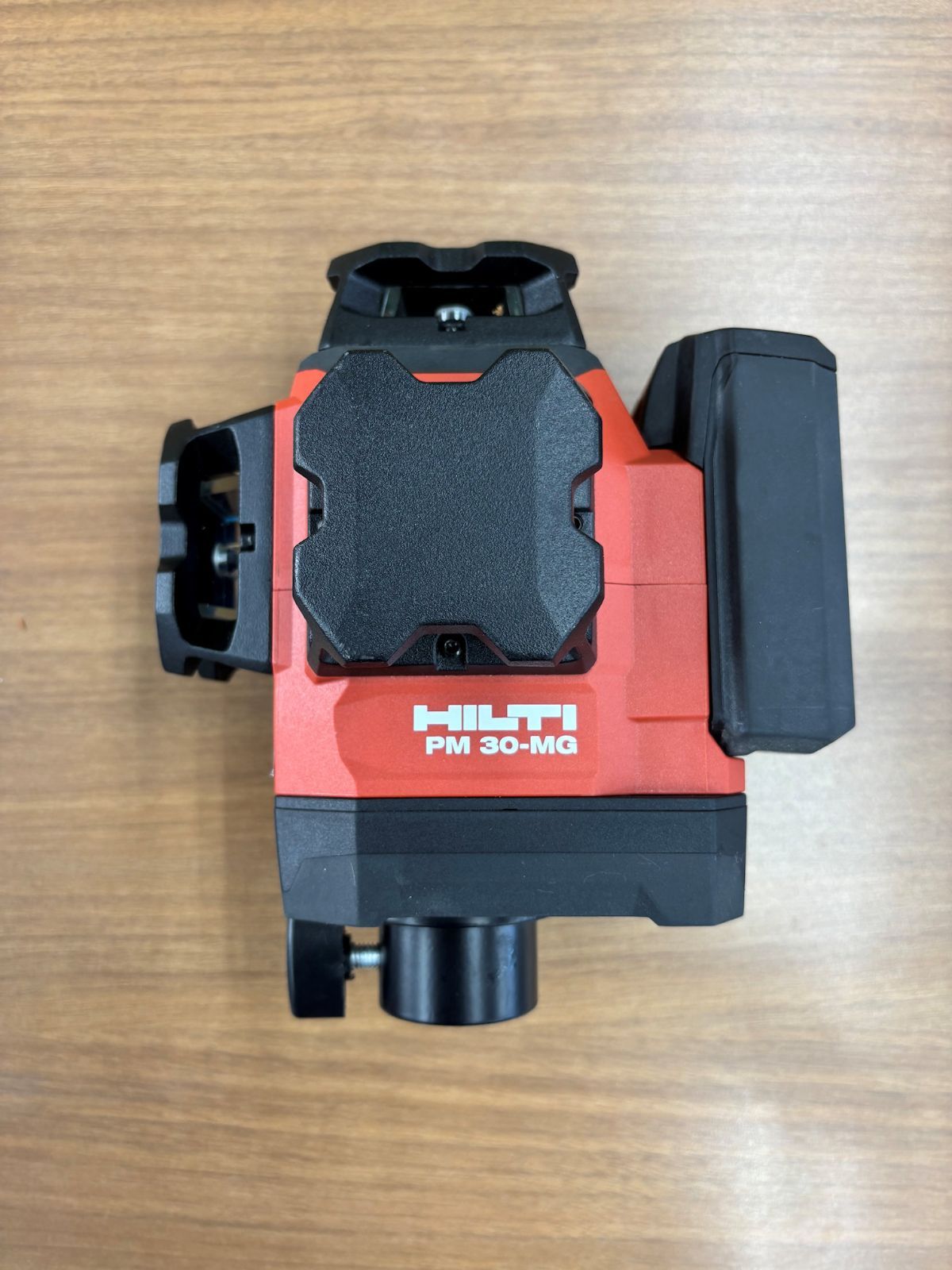 超 使用回数少ない HILTI ヒルティ レーザー墨出器 PM30-MG 三脚付きフルセット 鳴浜リース