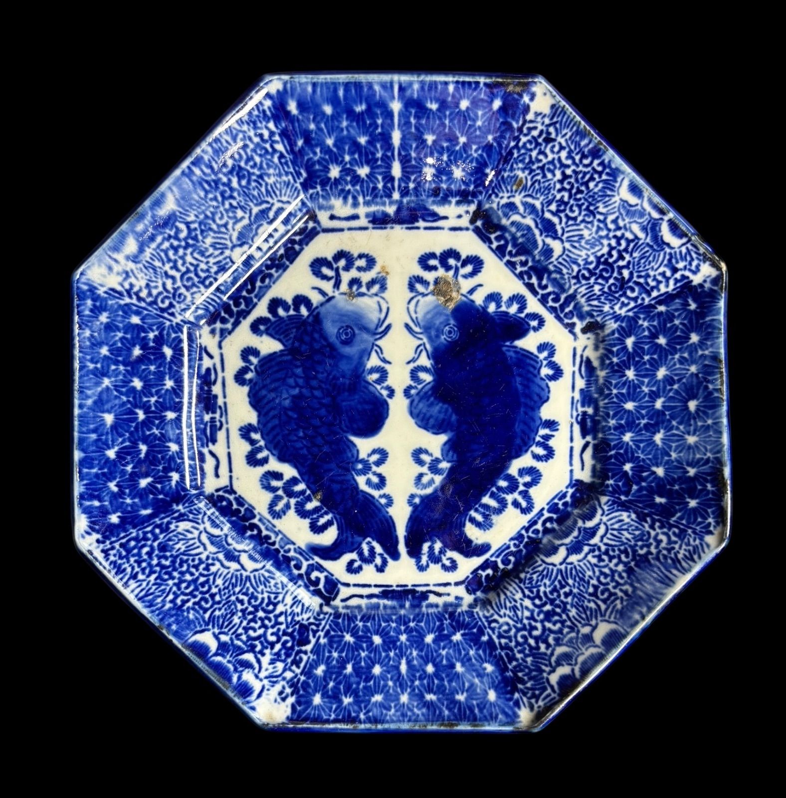 古伊万里 八角絵皿 [鯉草花文図] 江戸 染付 年代物 八角皿 角皿