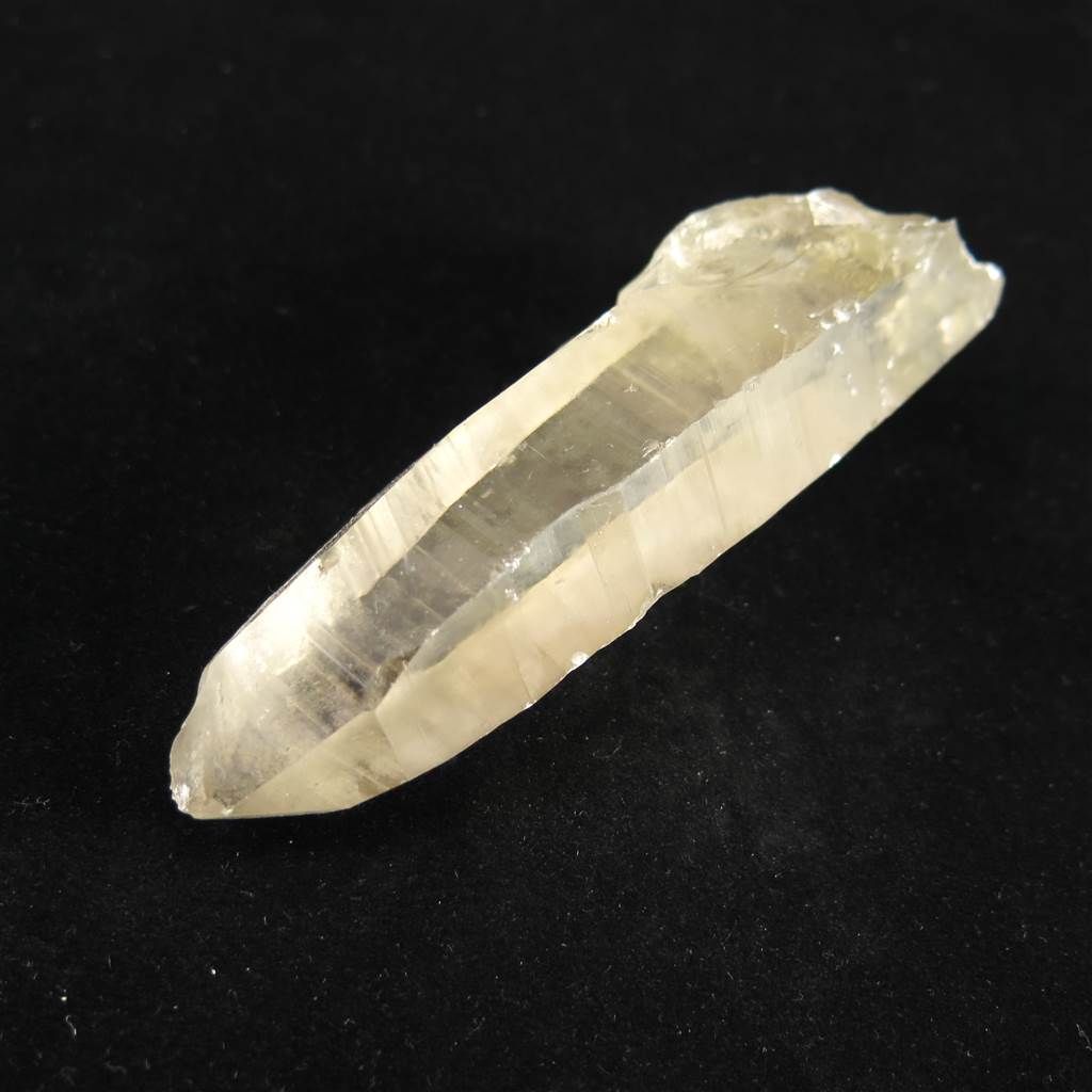 ロシアンレムリアン スモーキー 138mm 原石 249g 【榎本通商 22635