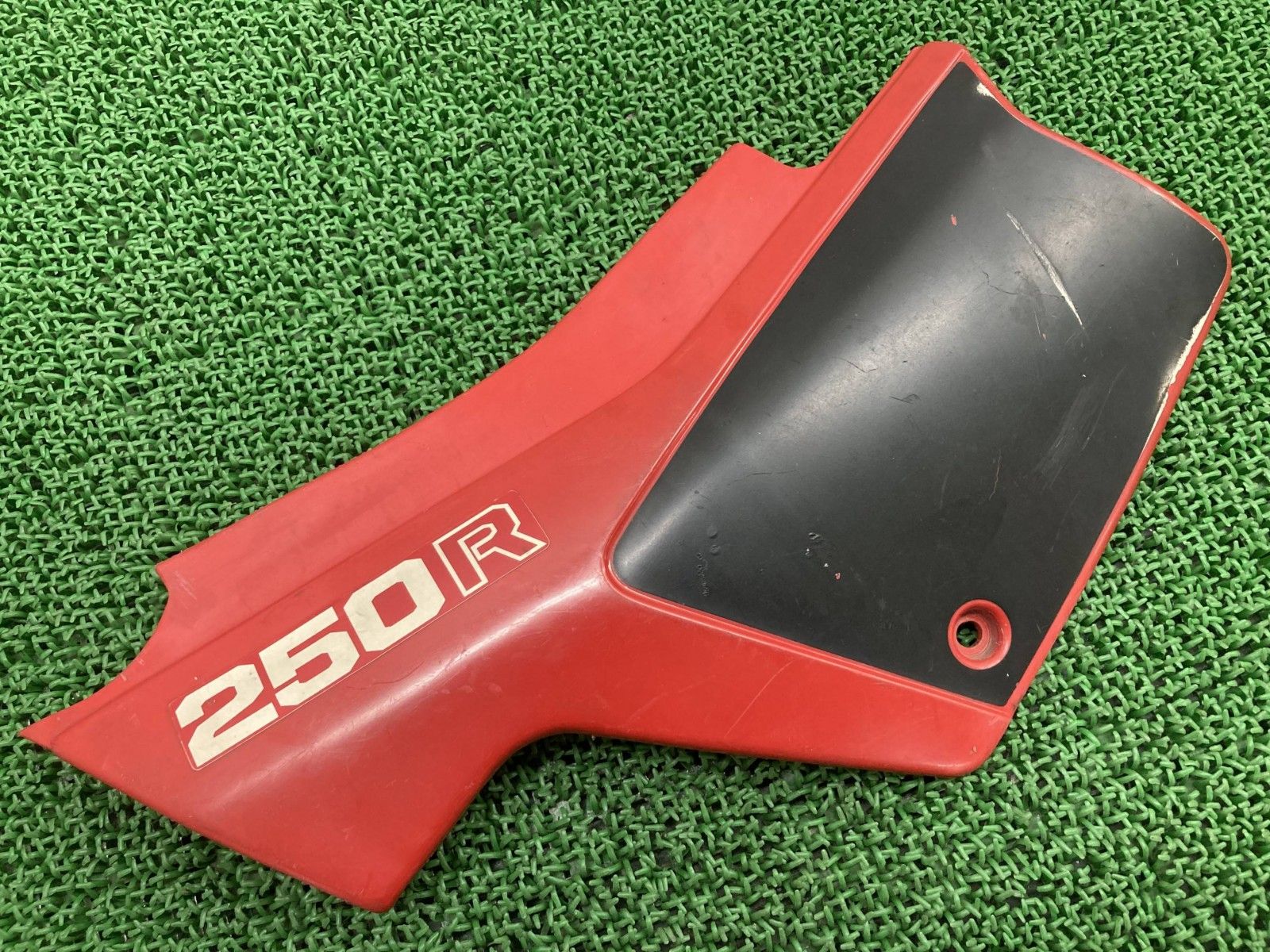 XL250R サイドカバー 左 赤 ホンダ 純正 バイク 部品 MD03 当時物 サイドカウル 割れ欠け無し 品薄 品 車検 Genuine xI