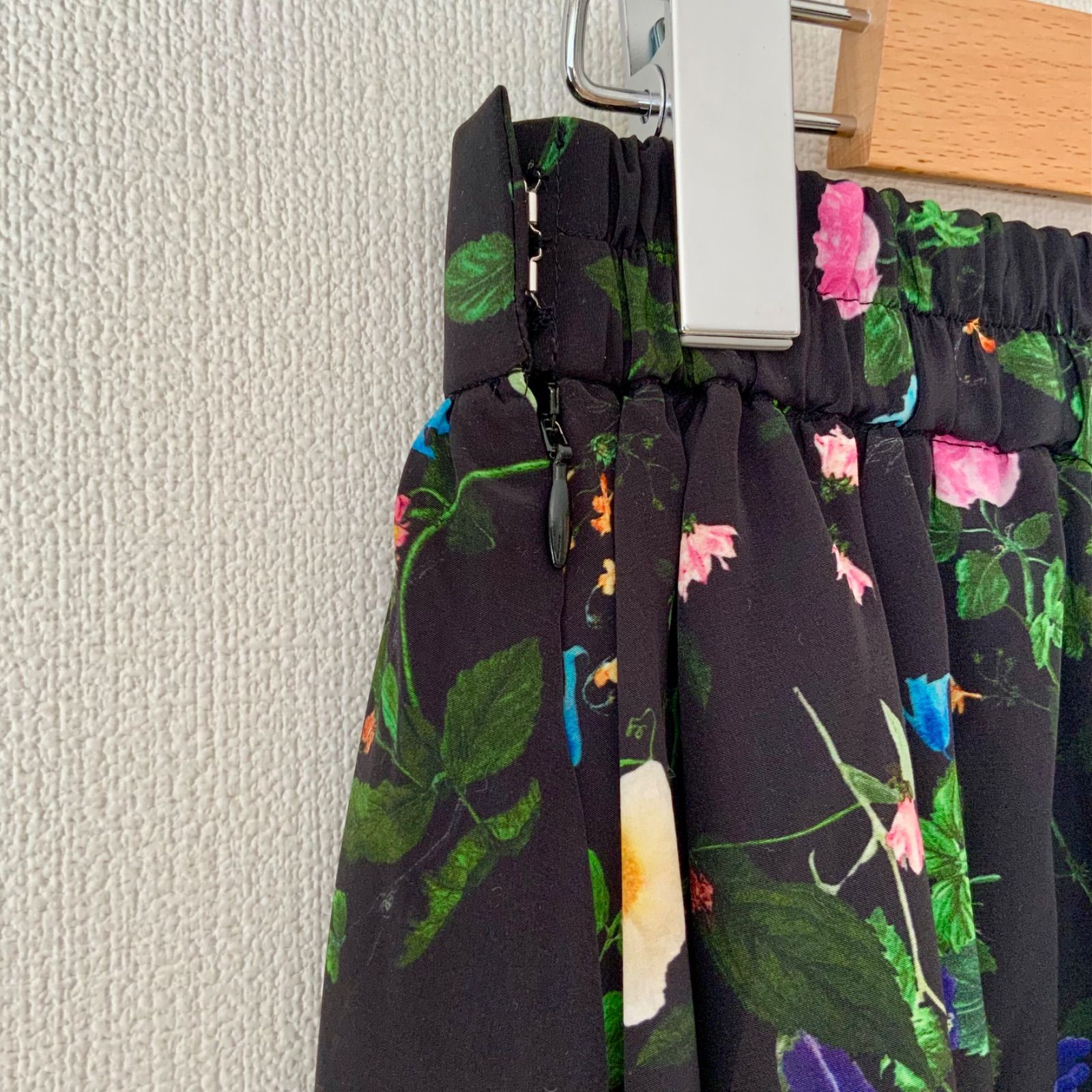 新品NOISE MAKER ノイズメーカー フラワー　ロングスカート　花柄 NOISE MAKER（ノイズメーカー）の「Botanical flower long skirt