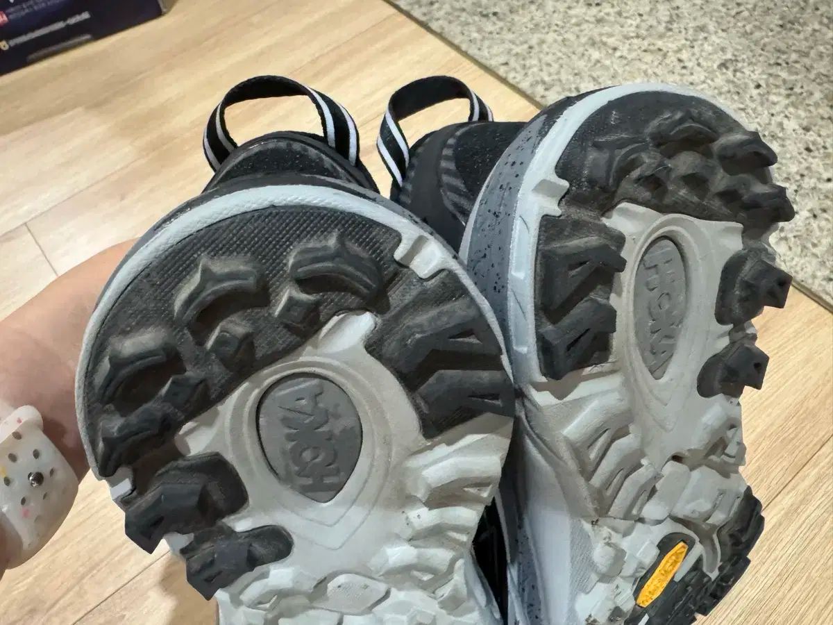 HOKA ONE