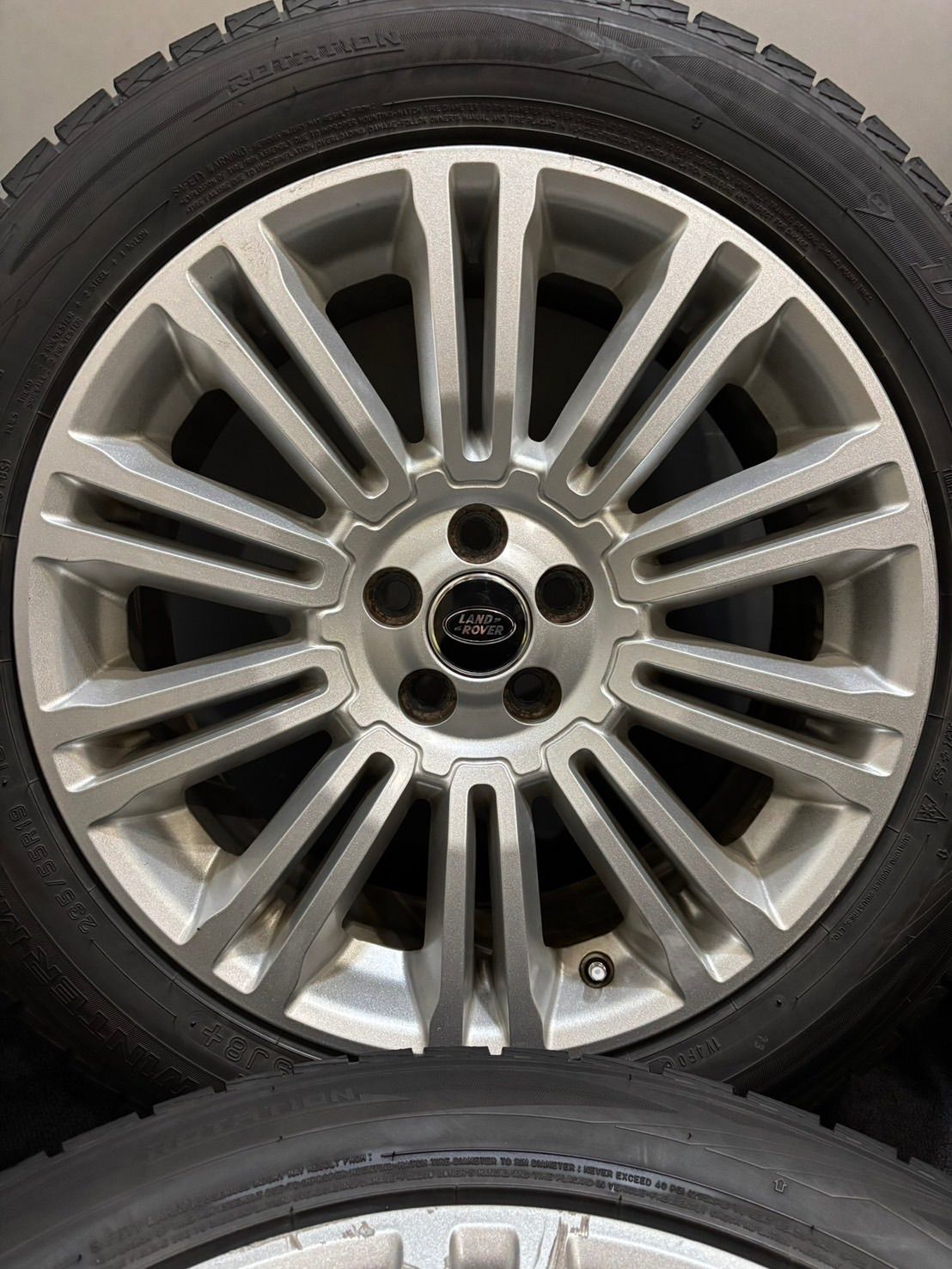 235 55R19 DUNLOP SJ8 23年製 ランドローバー レンジローバー イヴォーク 純正 19インチ 8J 45 108 5H スタッドレス 4本 1-K295