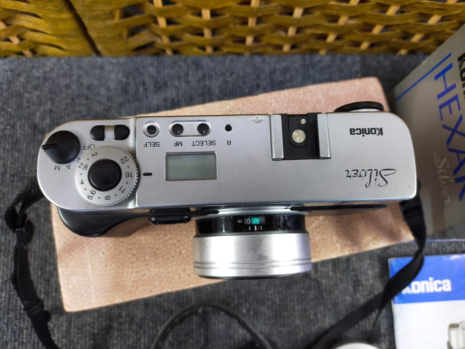  E 13 06 Konica HEXAR Silver フィルムカメラ 35 mm F 2 レンズ付き 元箱 説明書 キャップ付き その他 フィルムカメラ