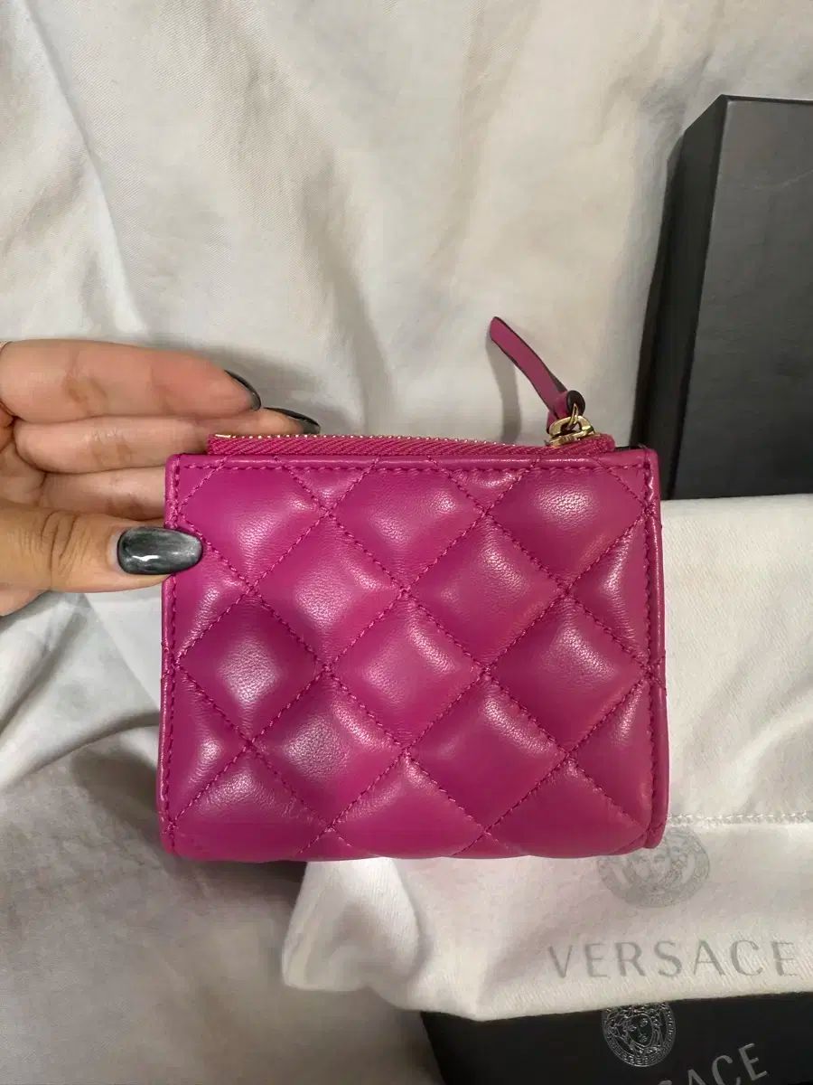 Versace(ヴェルサーチェ) ピンク キルティング 財布 新品 ヴェルサーチ