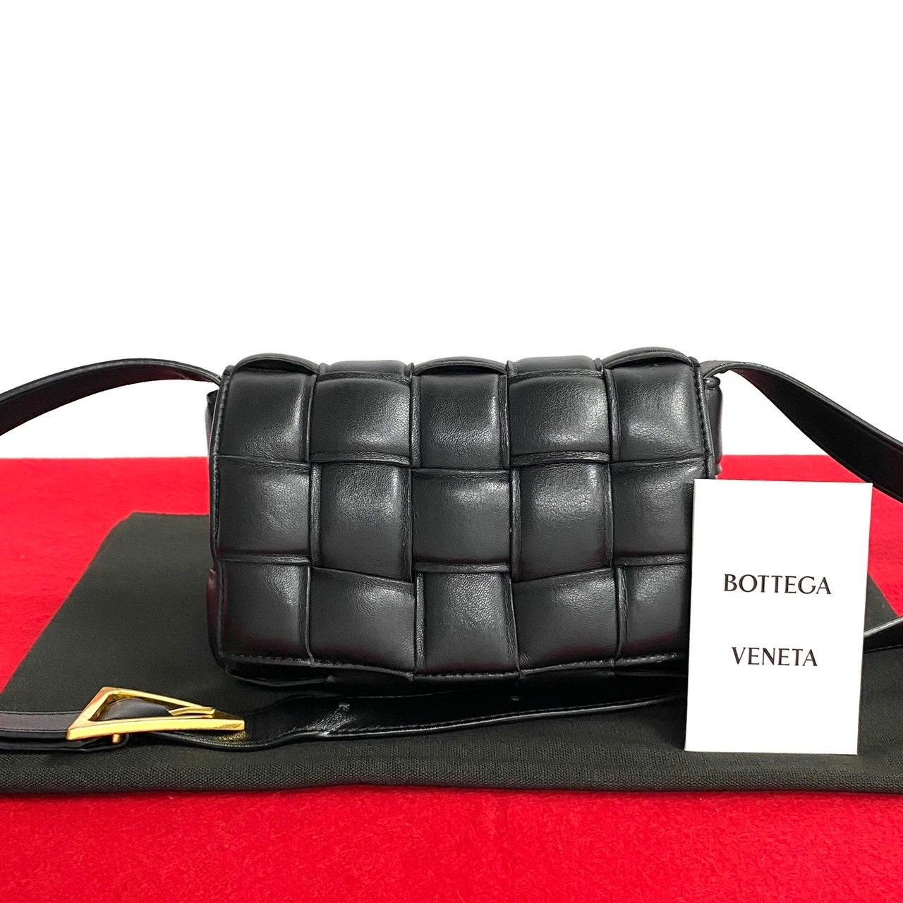 ほぼ未使用 BOTTEGA VENETA ボッテガヴェネタ パデット カセット ミニ レザー ショルダーバッグ ポシェット ブラック 10106 -  メルカリ