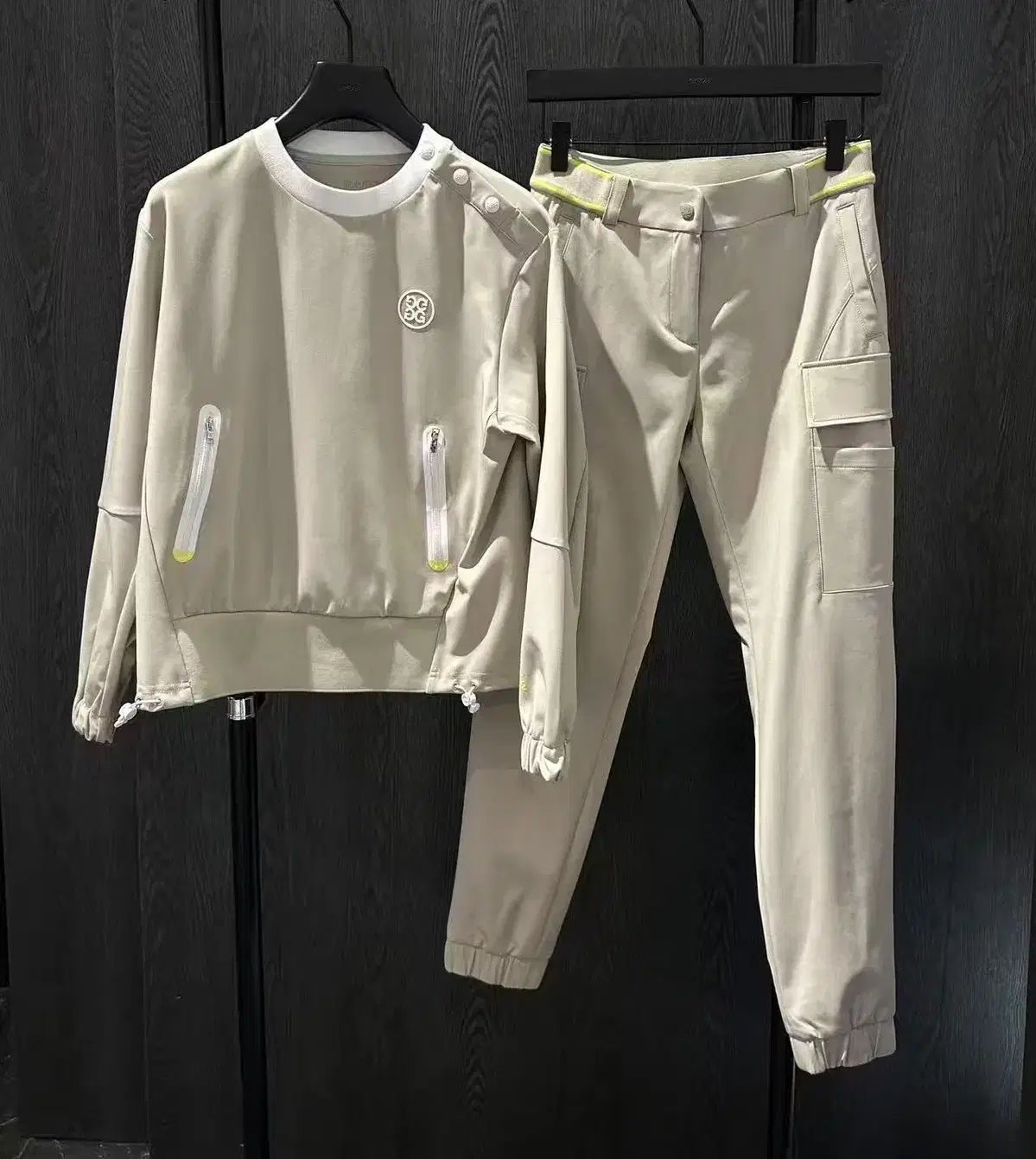 新品ジーフォアG/FOREゴルフレディースダウンズボン　パンツ　1点のみ レディースゴルフウェア G/FORE(ジーフォア) パンツ - メルカリ