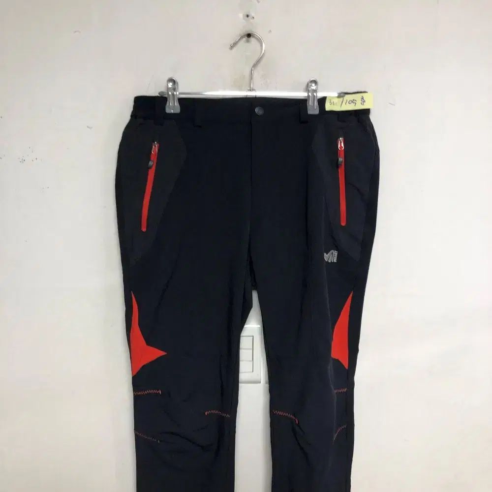 韓国発★新品 BLACK YAK ブラックヤク スポーツウェア トップス M BLACK YAK(ブラックヤク)の商品一覧 - 海外通販のBUYMA