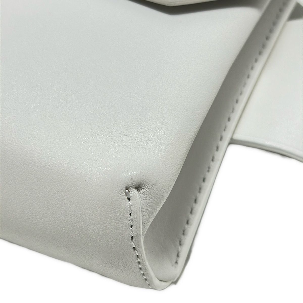 【美品】CELINE セリーヌ ホワイトレザー 化粧ポーチ 美品】CELINE セリーヌ ホワイトレザー 化粧ポーチ