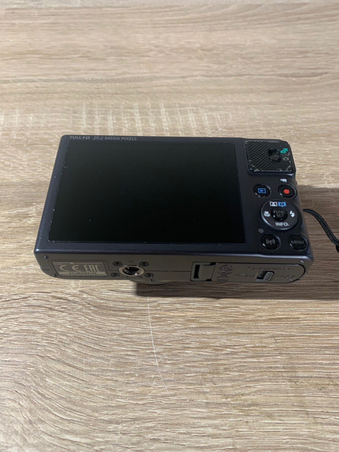 ブラック デジカメ