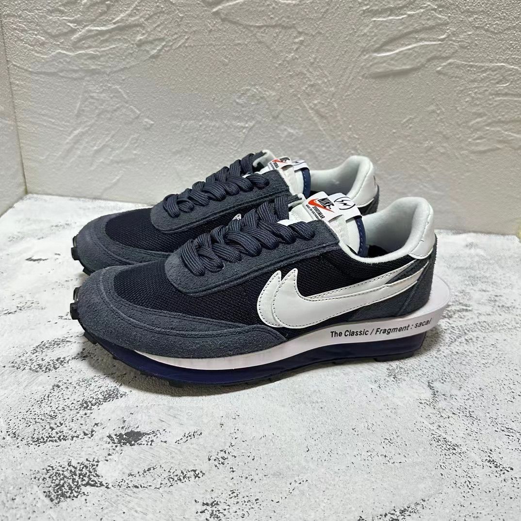 NIKE  FRAGMENT DESIGN SACAI  LD WAFFLE スニーカー