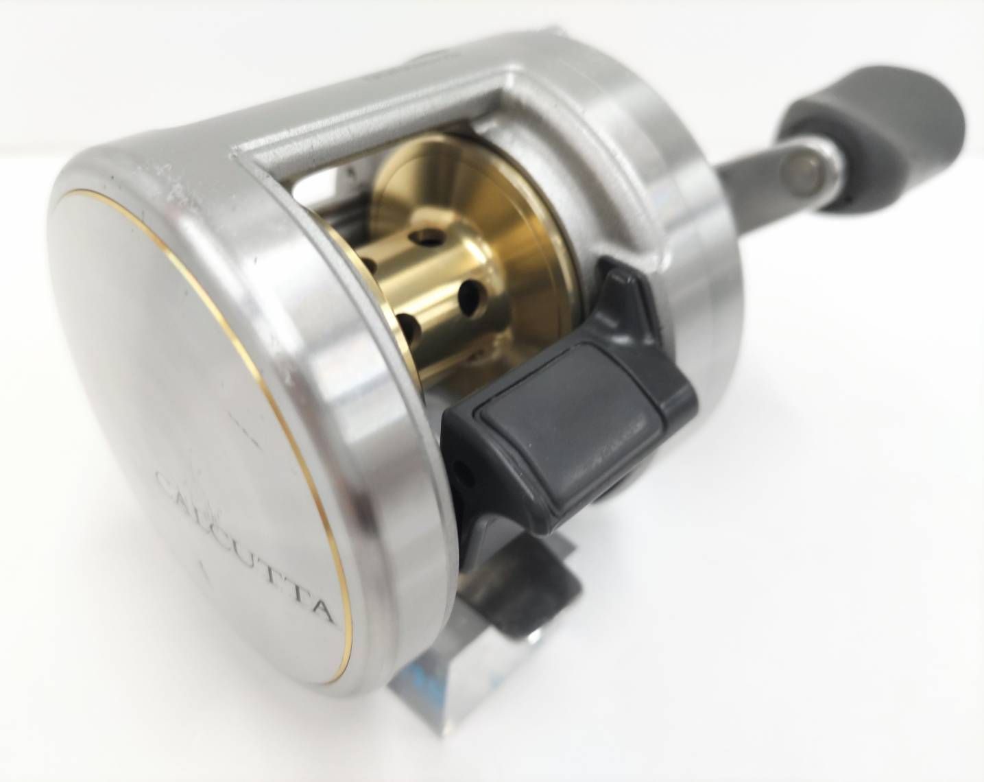 シマノ 05カルカッタ 200（01）バス　雷魚　シーバス　ロックフィッシュ 春爆セール！】【極良品】シマノ 05カルカッタ 200（01）バス ナマズ