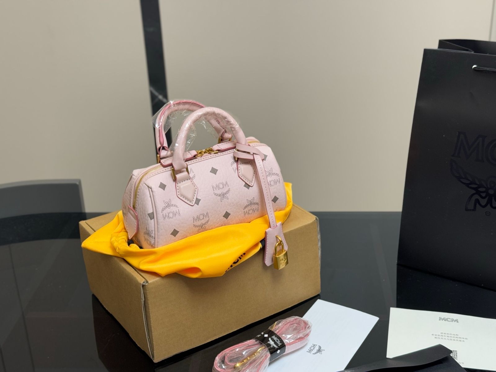 今日 MCM Ella Pillow Bag メシューエム エラ ピローバッグ-WTO輸入3