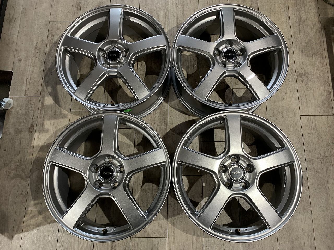 2207016 BRIDGESTONE TOPRUN R5 17インチ 7J 53 PCD100 5H 73mm XV フォレスター レガシィアウトバック 等