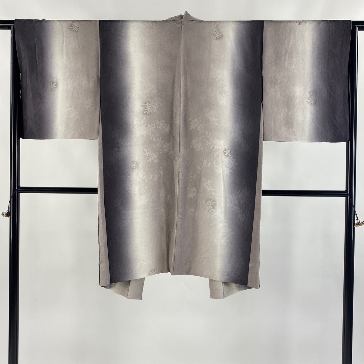 羽織 身丈101cm 裄丈64.5cm M シルエット 地紋 金彩 ぼかし 灰紫 正絹