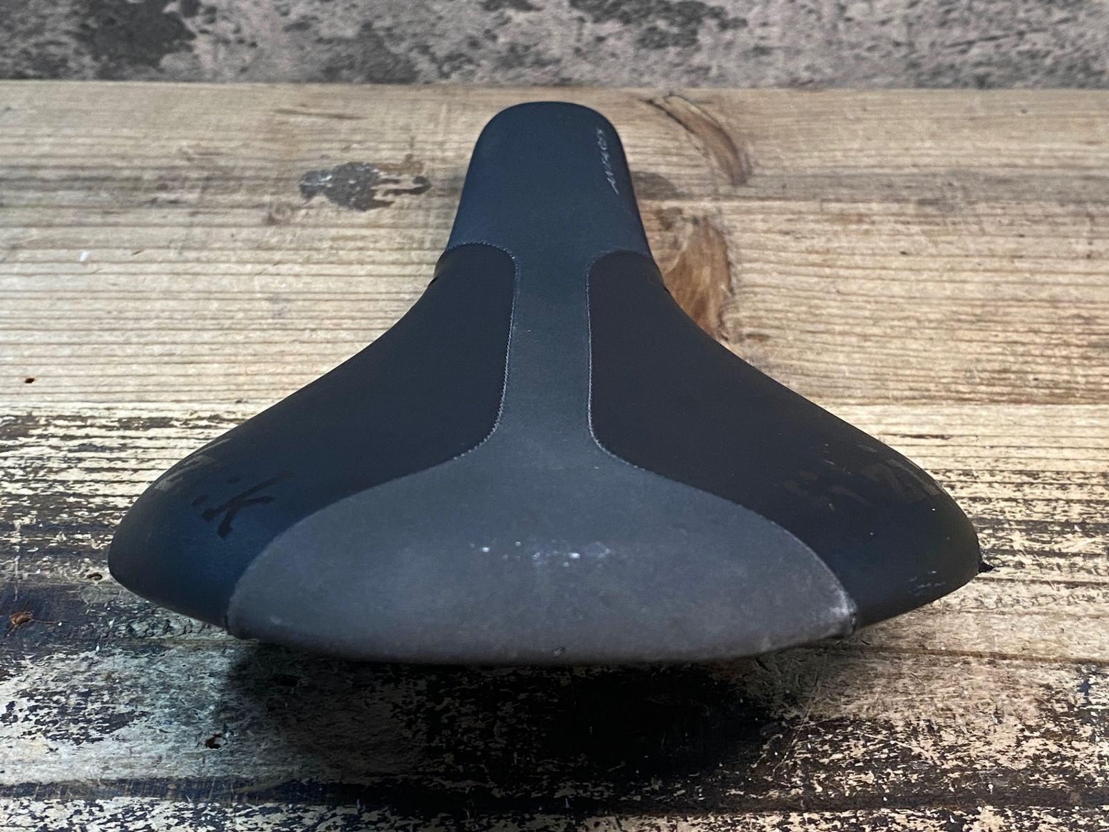 【最終値下】Fizik Antares R1 サドル　カーボン フィジーク サドル ヴェント アンタレス R1 カーボンレール