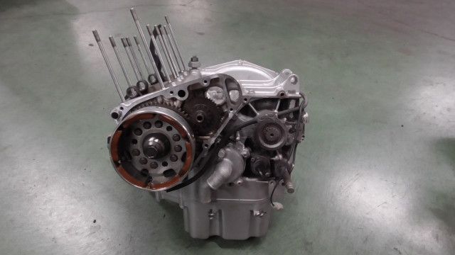 GSX250S カタナ GJ76A の エンジン 腰下 1750293521