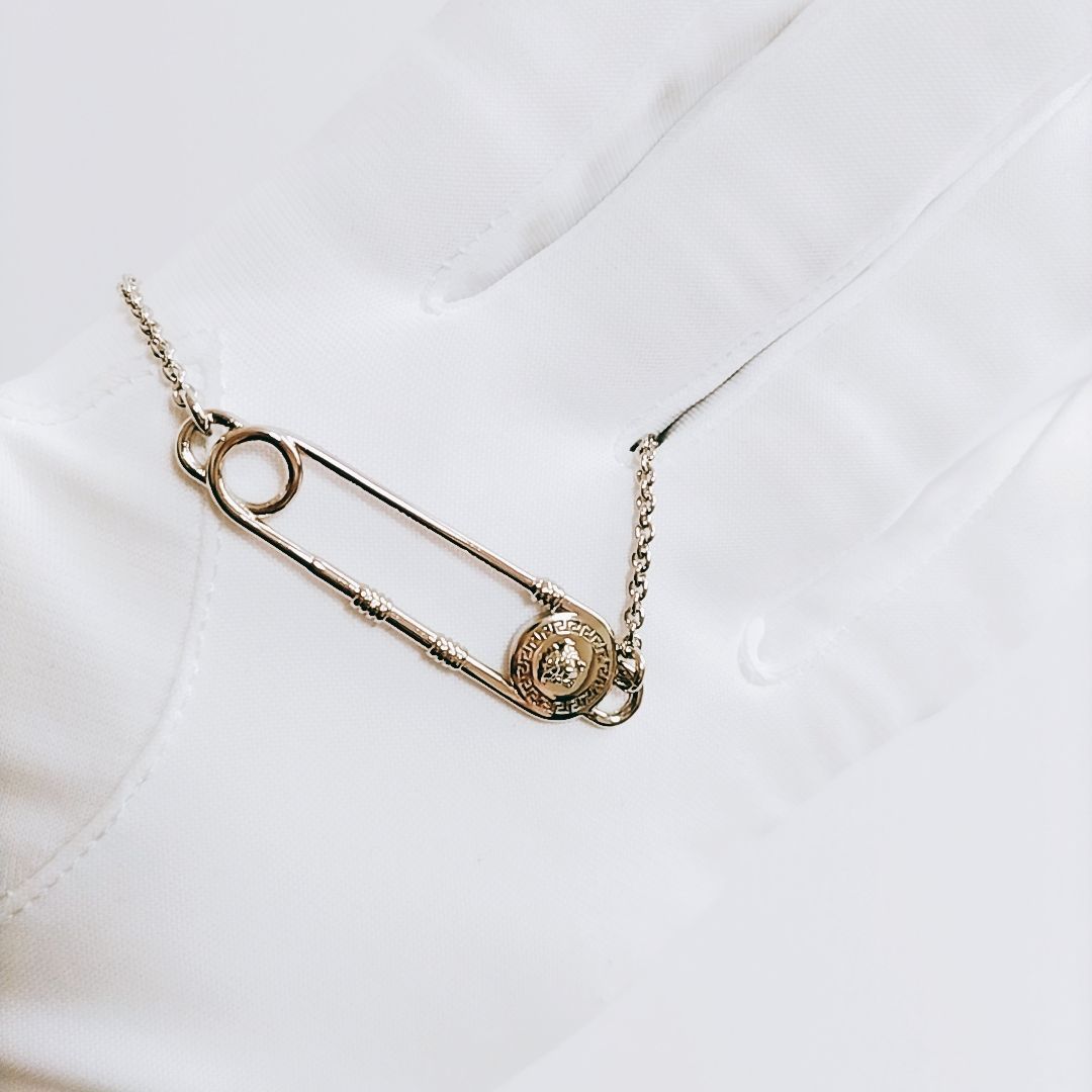 【新品未使用】VERSACE セーフティピン ネックレス チェーン シルバー 新品未使用】VERSACE セーフティピン ネックレス チェーン