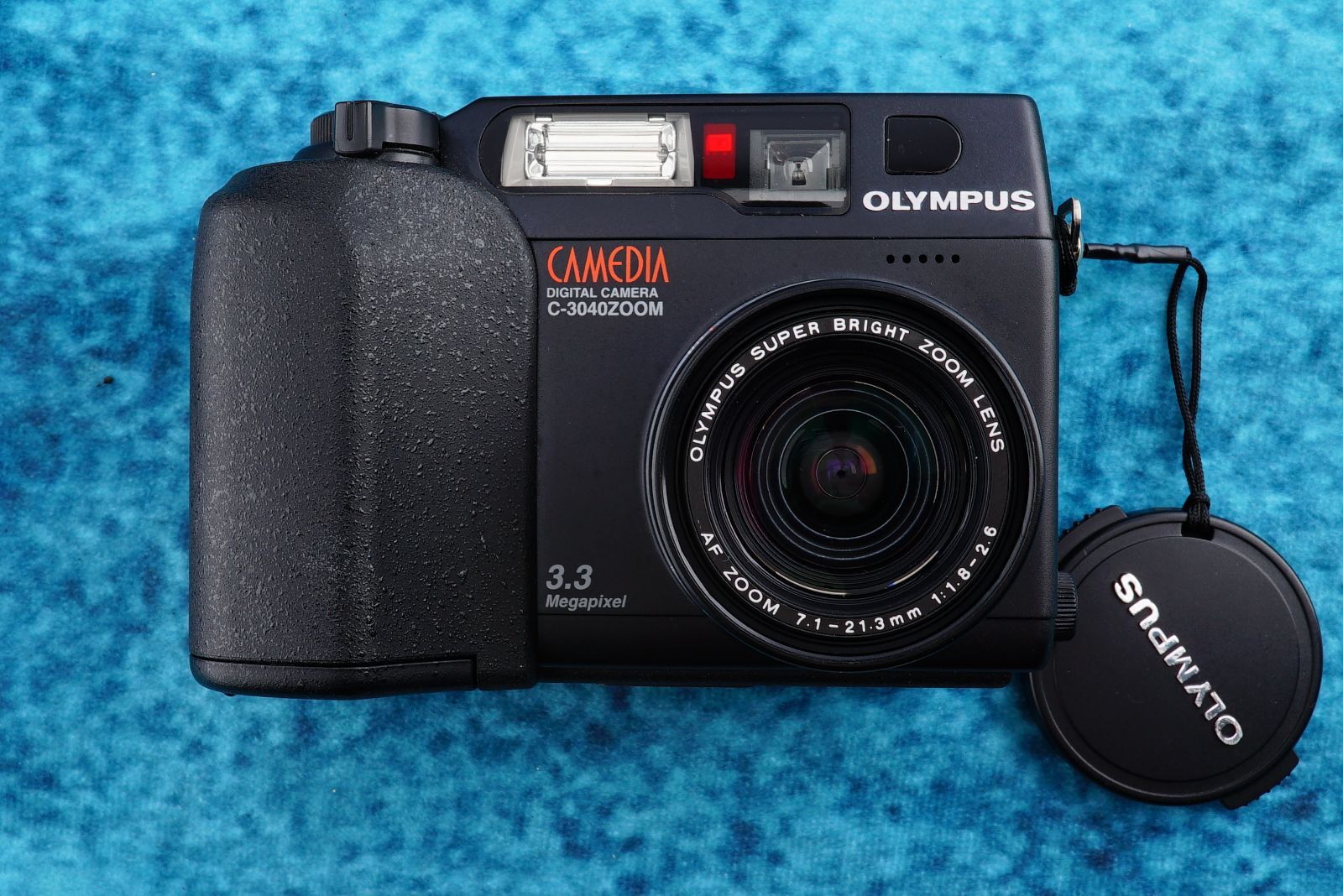 OLYMPUS デジタルカメラ CAMEDIA (キャメディア) SP-565UZ