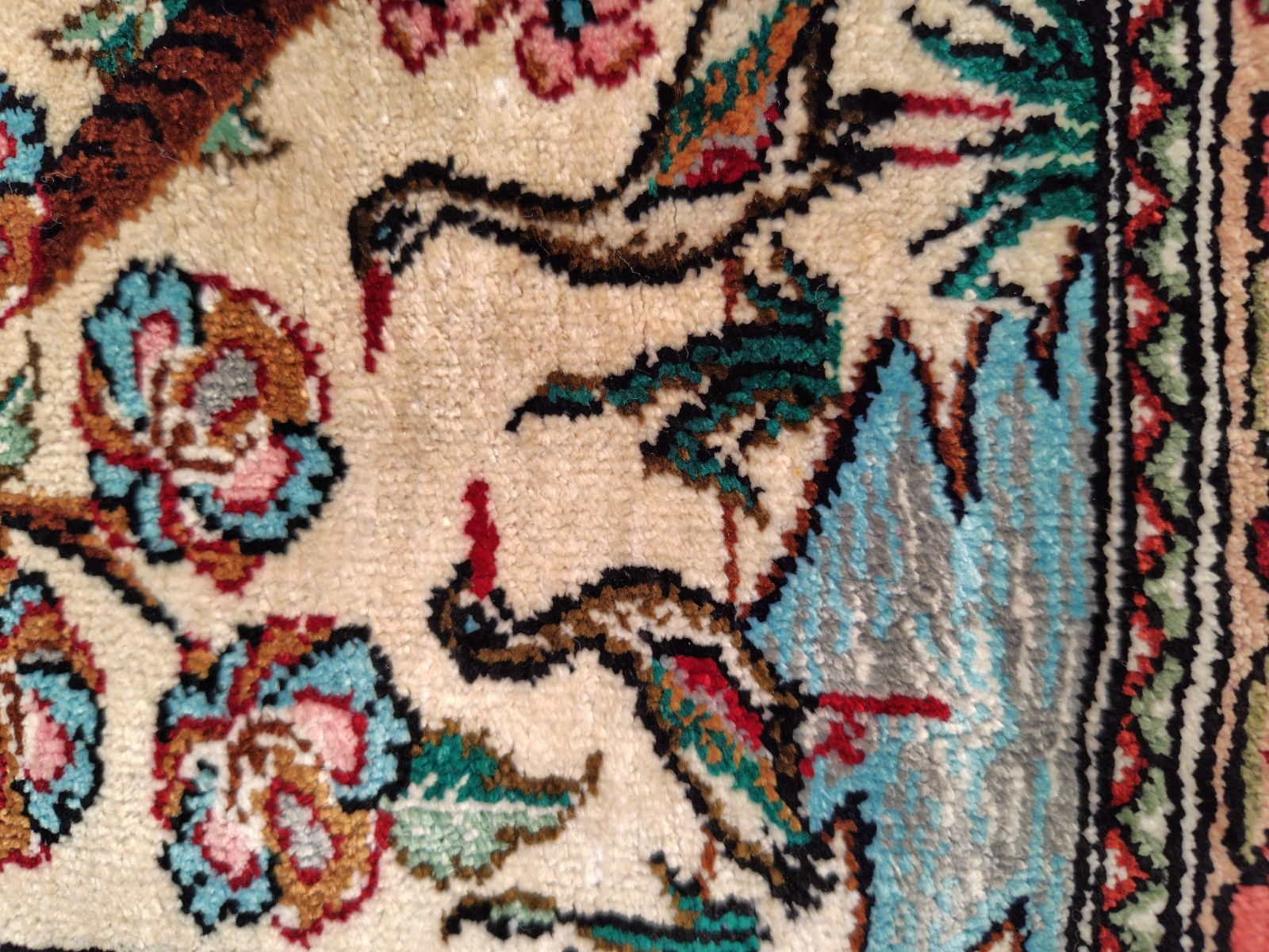 【生命の樹】手織りペルシア絨毯　イラン産シルクタペストリー　花鳥双樹 生命の樹】手織りペルシア絨毯 イラン産シルクタペストリー 花鳥双樹