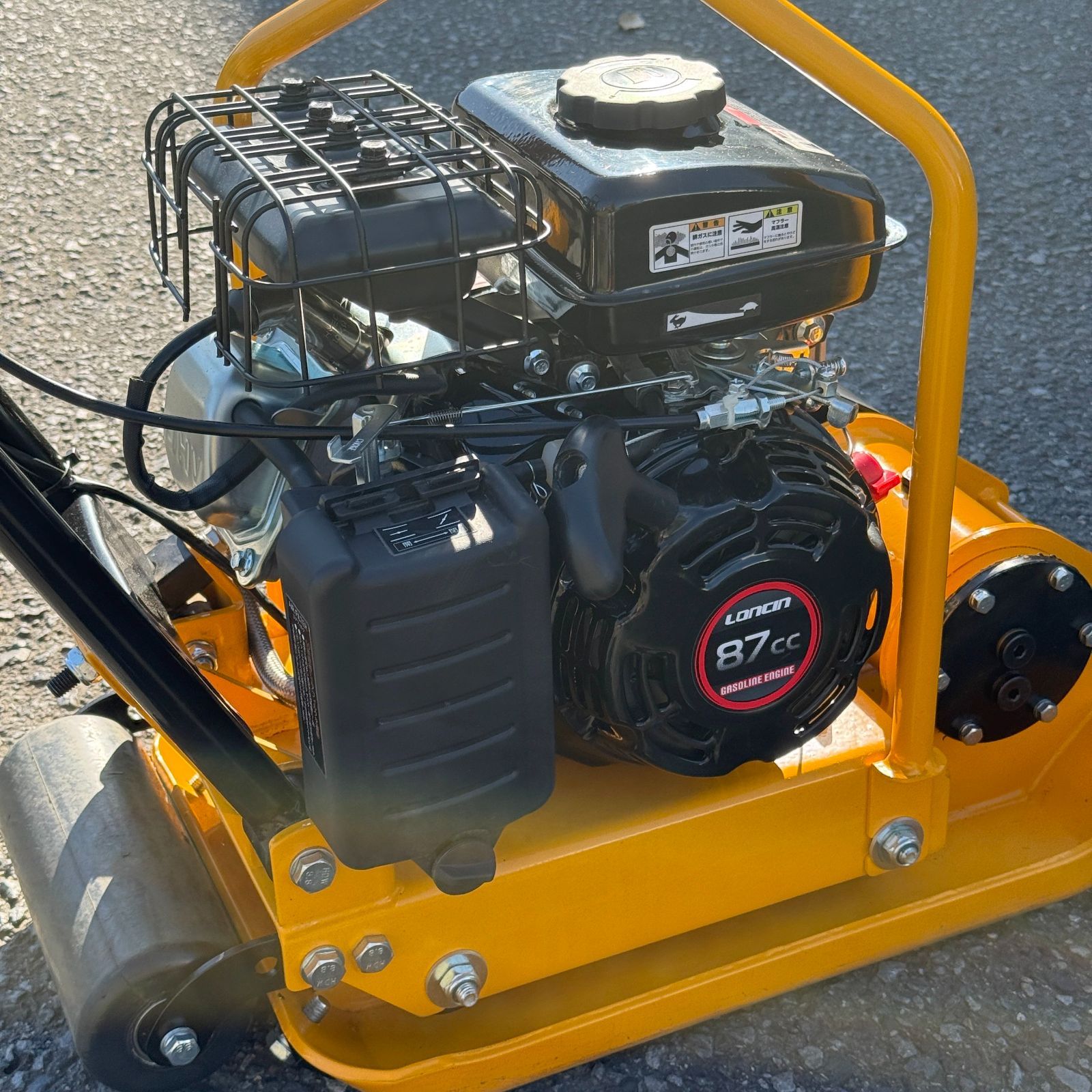 デモ機】 プレートコンパクター エンジン式 転圧機 幅狭プレート振動 