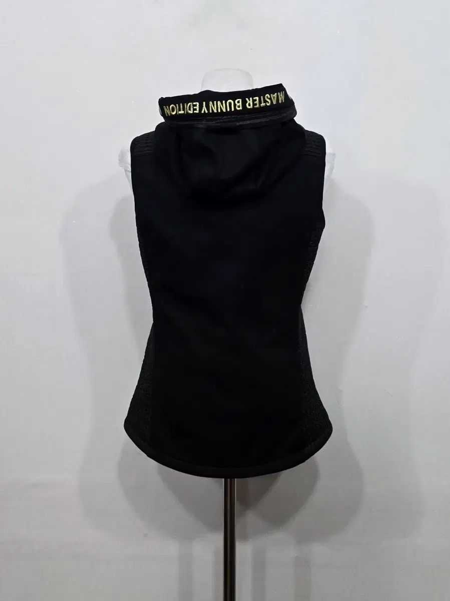85 レディース マスターバニーエディション フードベスト ブラック