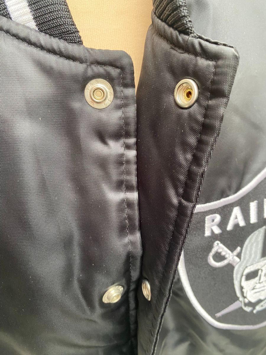 NFL レイダース、ペイトリオッツ！ これからの時期にマストなヘビーナイロンジャケットをご紹介！ - 大阪店 | セレクションブログ 【NFL公式】レイダース フード付スタジャン XL 刺繍ロゴ 黒 チームアパレル