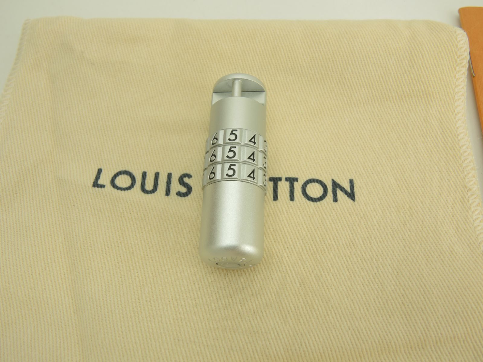 ルイヴィトン 新型ダイヤルロックキー TSA南京錠ダイヤル マット