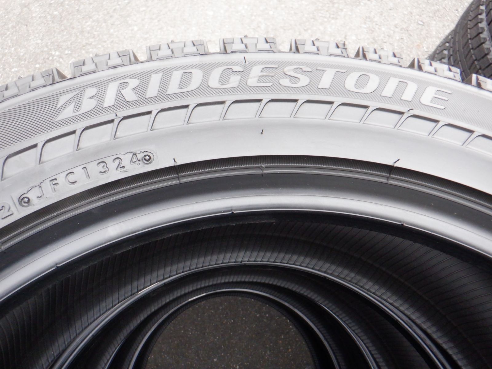 ２４５ ５０Ｒ１９ ４本 ブリヂストン ブリザックＲＦＴ レクサスＬＳ ＢＭＷ ７シリーズ アウディＡ６などに