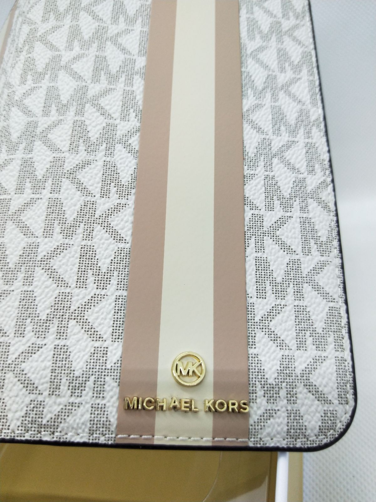 F30)MICHAEL KORS iphone14Plus 用手帳型ケース/MagSafe対応 F30)MICHAEL KORS iphone14Plus 用手帳型ケース/MagSafe対応