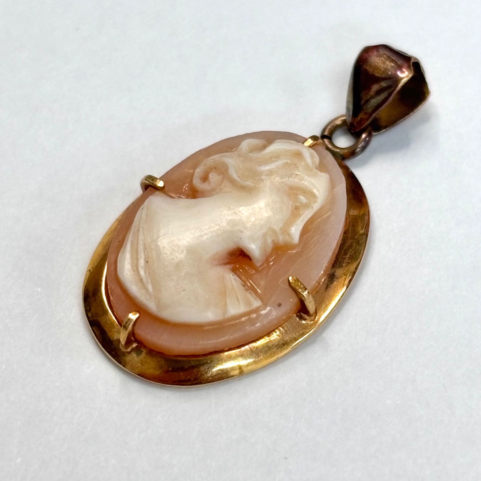 美品⭐️18金とカメオのチャーム】 使用貴金属 K18刻印 かわいい