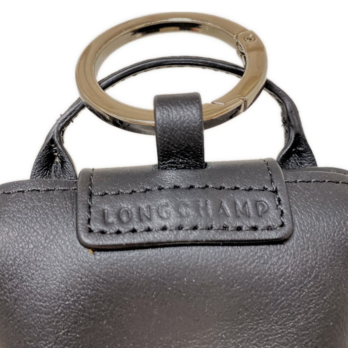 【未使用品】LONGCHAMP キーリング ヴェジェタル - レザーチャーム 未使用品】LONGCHAMP キーリング ヴェジェタル - レザーチャーム