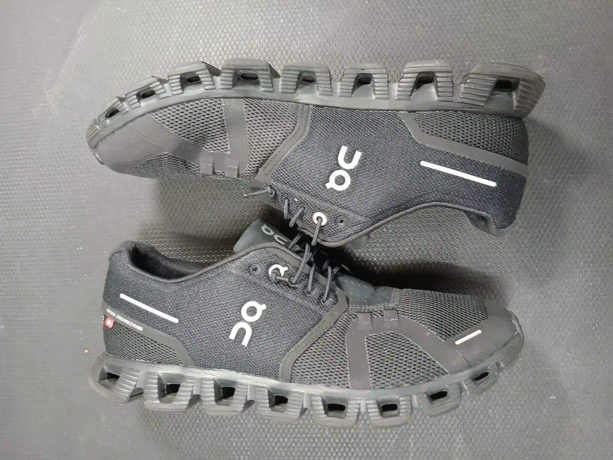 クラウド ブラック