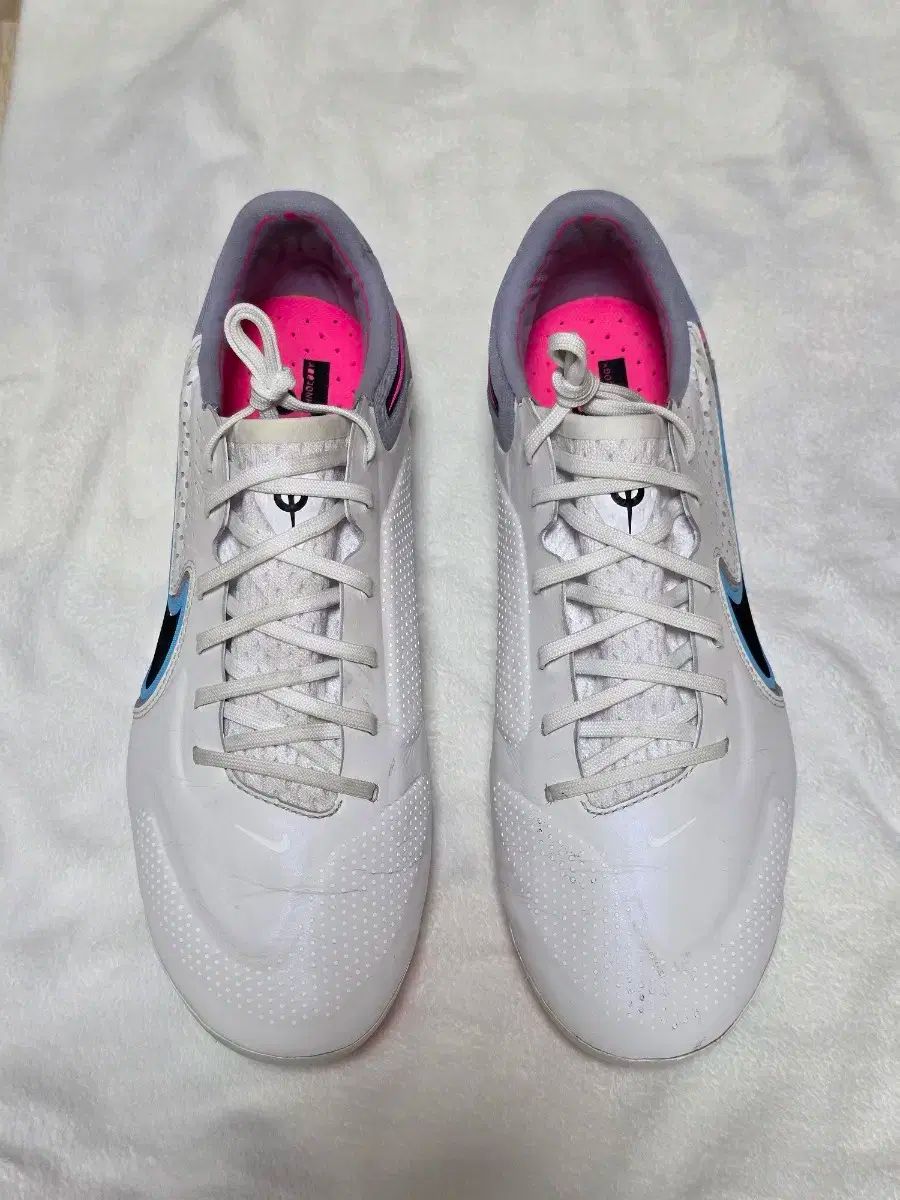 ナイキティエンポレジェンド9AG（ホワイト✖️ボルト） ティエンポ