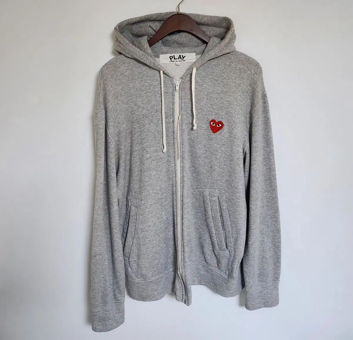 COMME des GARCONS グレー フード付きパーカー PLAY COMME des GARCONS プレイ コム デ ギャルソン パーカー 黒