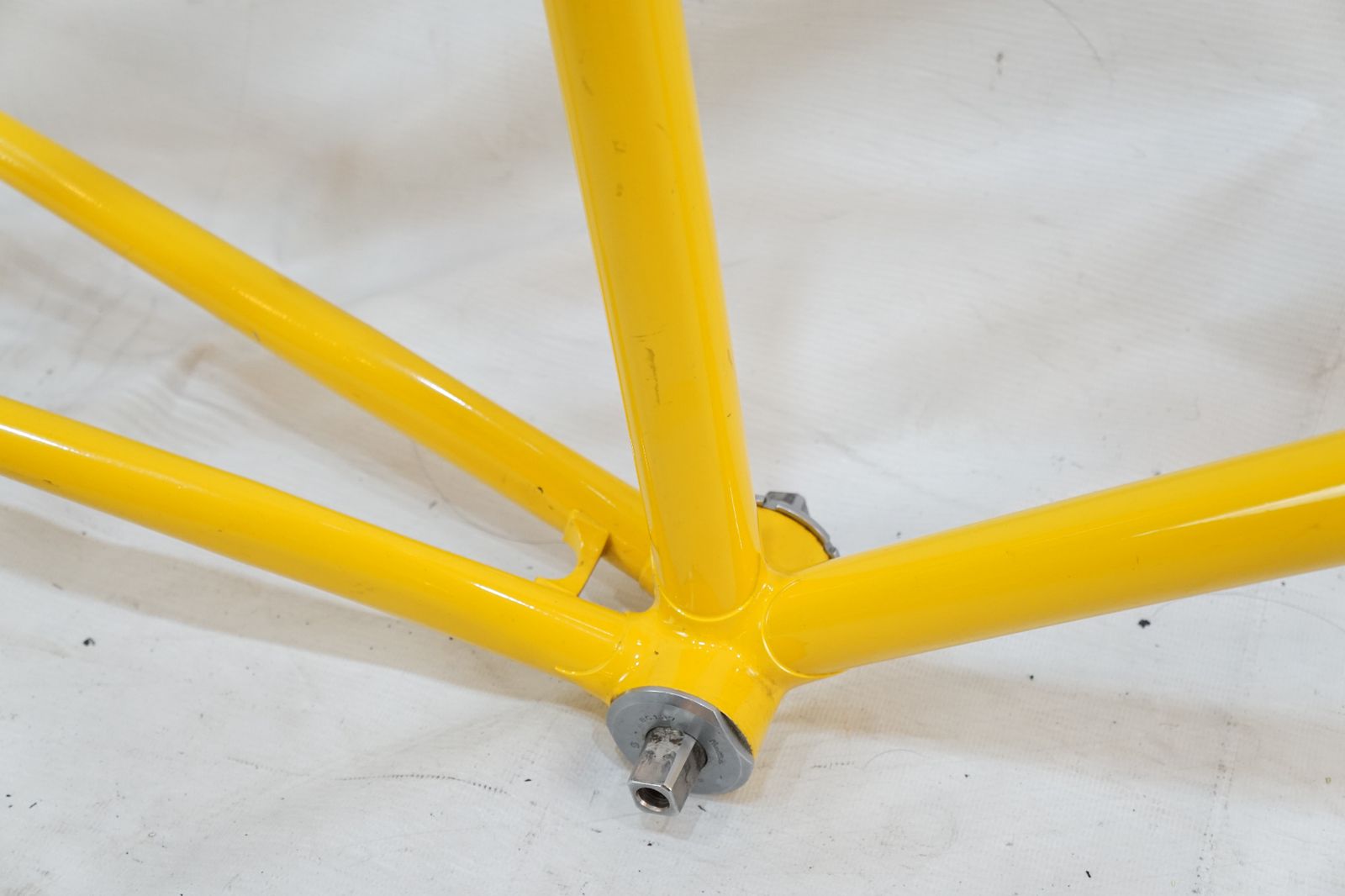 ピストフレーム